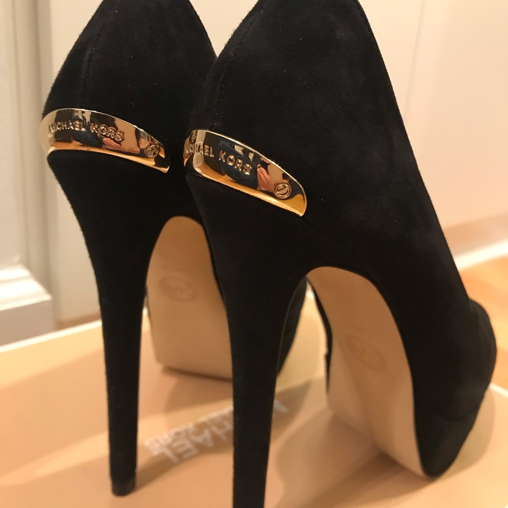Michael Kors Elegant Black Heels with Gold Detail